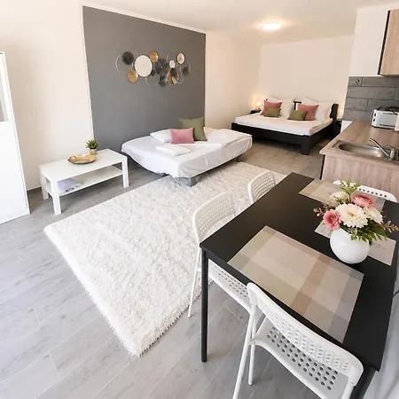 Lux Apartmanhaz *