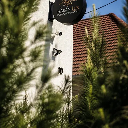 Lux Apartmanhaz *